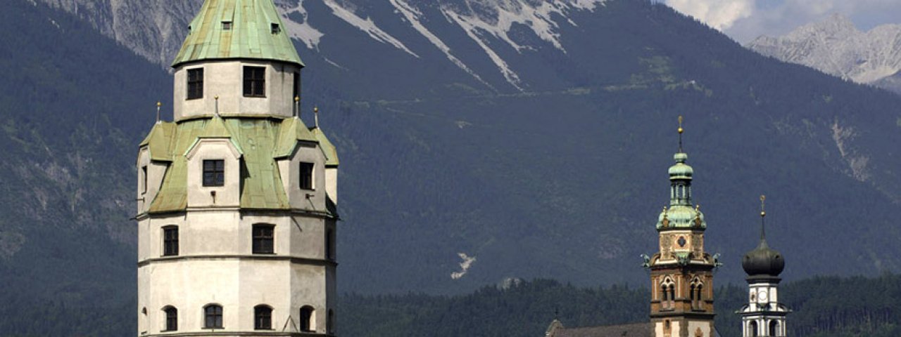 Münzturm und Kirchen in Hall, © Bernhard Aichner