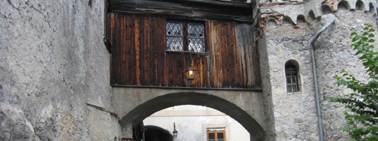 Fernstein kasteel met de oude Romeinse route 'Via Claudia Augusta', © Tirol Werbung