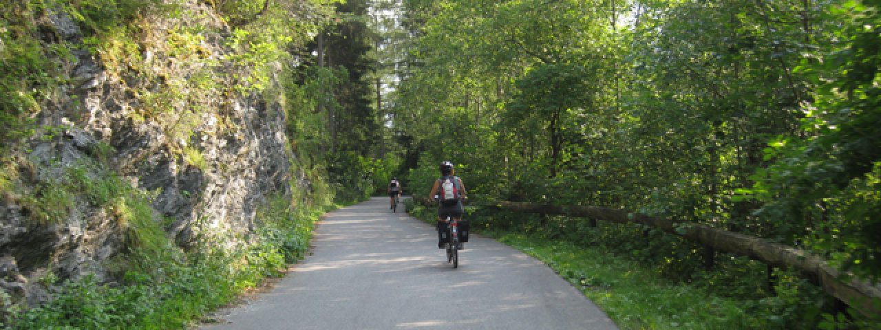 Fietsen richting Pfunds, © Tirol Werbung