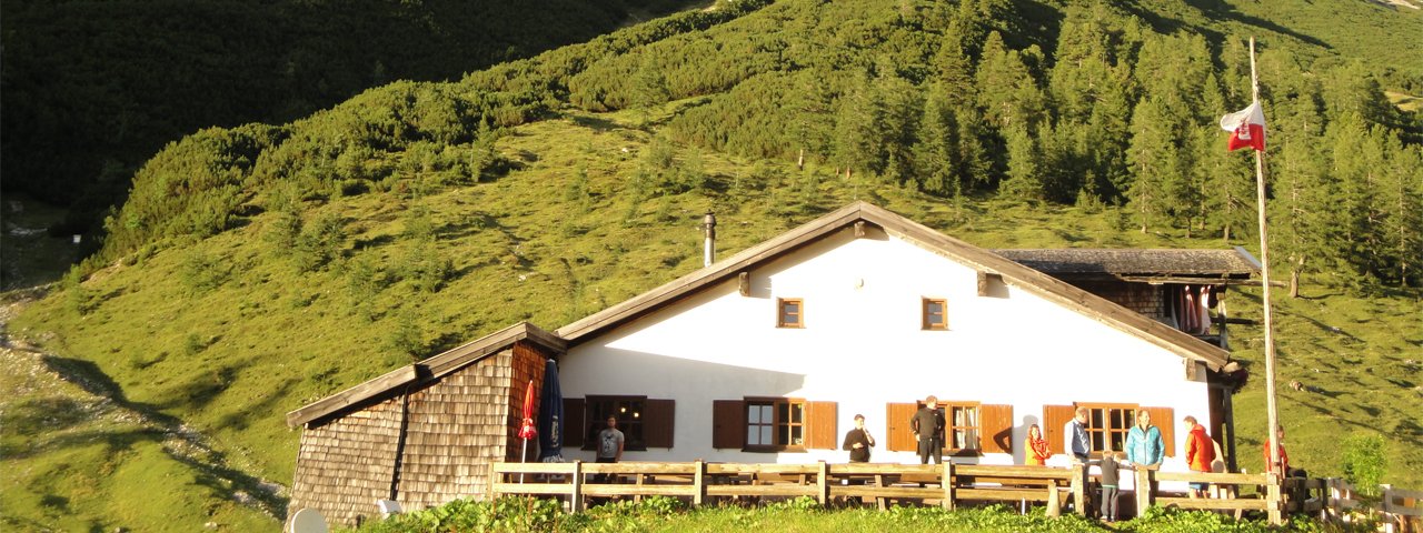 Adelaarsweg etappe 11: Karwendelhaus – Hallerangerhaus/-alm, © Tirol Werbung/Holger Gassler