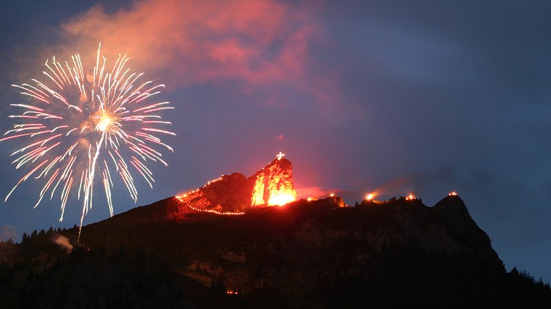 De bergvuren aan de Achensee worden door vuurwerk begeleid, © Manfred Widauer / Achensee Tourismus