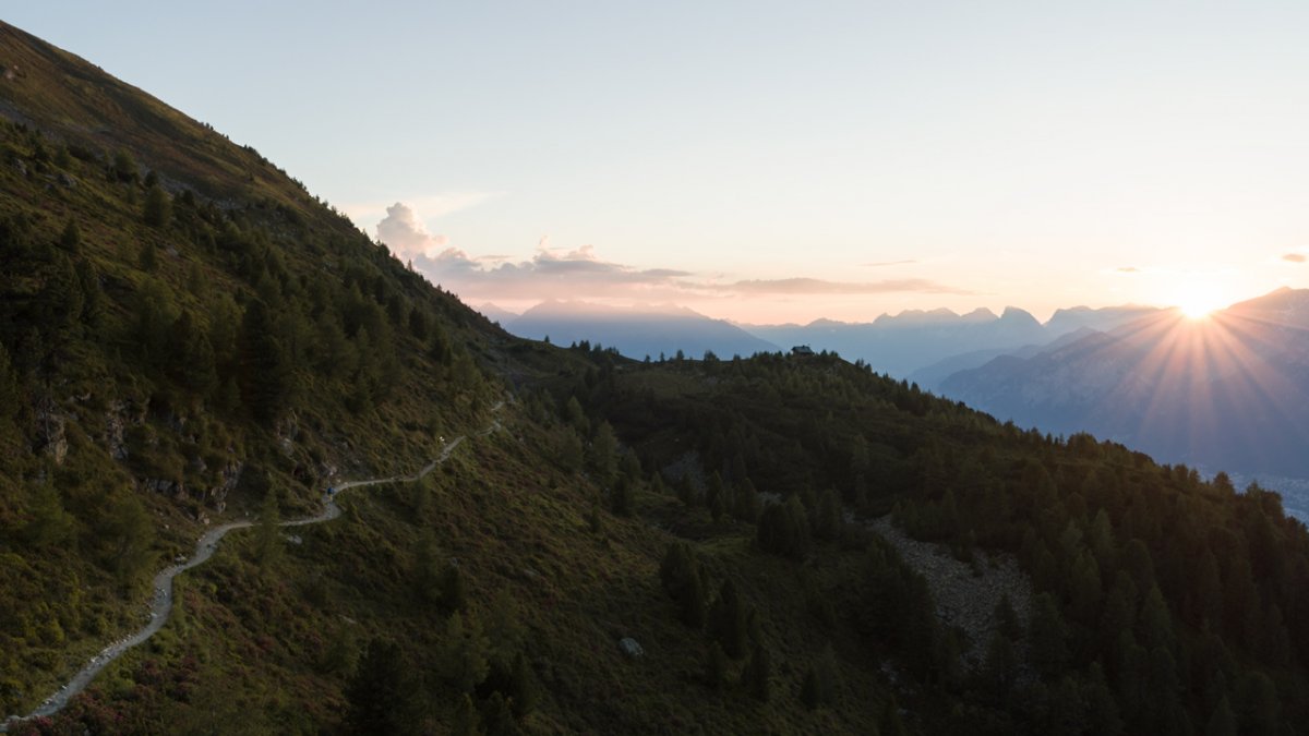 Avondsfeer op de Zirbenweg