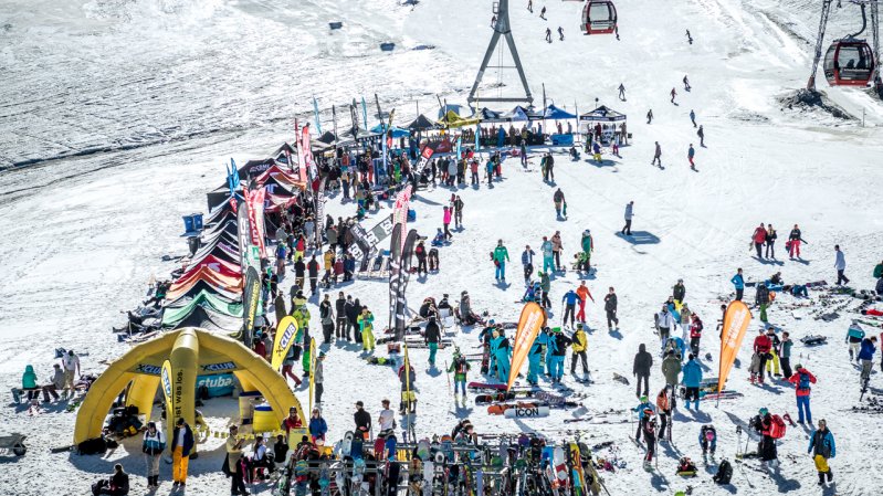 Tijdens de Stubai Premiere wordt het nieuwe snowboard- en freeski seizoen geopend in Funpark Stubai Zoo., © Stubaier Gletscher/Stefan Eigner