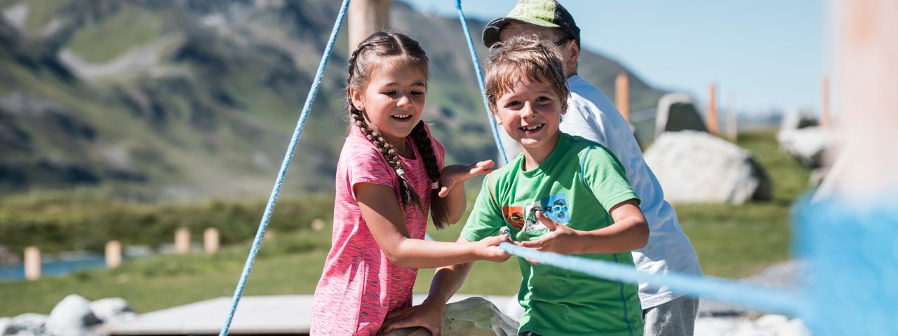 Interactieve speeltuin bij de rondwandeling 'Mutspuren', © Tourismusverband St. Anton am Arlberg / ABBAG