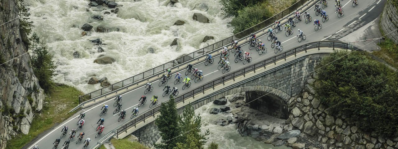 Shot vanuit de lucht tijdens de Ötztaler Wielermarathon, © Jürgen Skarwan