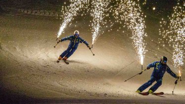 De vonken vliegen om je horen: de skishow 'Schneetrieben' in St. Anton is een spectaculaire belevenis, © TVB St. Anton am Arlberg / Jakub Sedivy