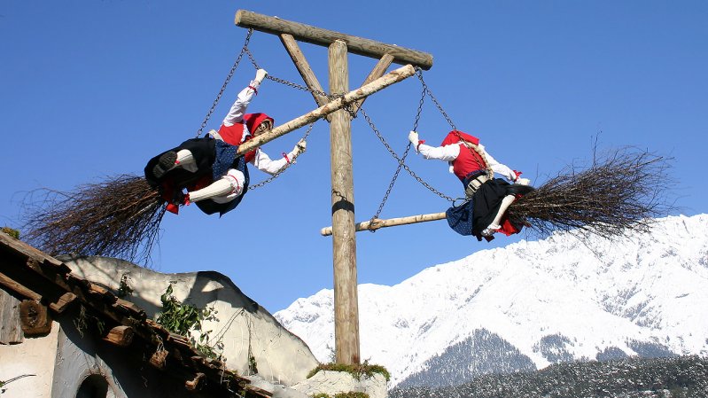 Vliegende heksen tijdens de Fasnacht in Tarrenz, © Fasnacht Tarrenz