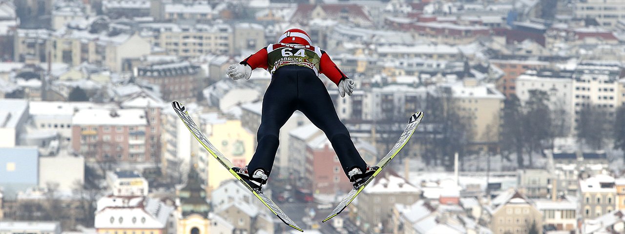 Het is een van de meest prestigieuze skispringwedstrijden die jaarlijks zorgt voor veel enthousiasme onder de toeschouwers., © Brigitte Waltl-Jensen/OK Vierschanzentournee