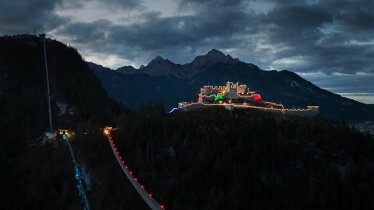 Licht in der Dunkelheit: Die Lumagica auf der Burgruine Ehrenberg, © Robert Eder / Naturparkregion Reutte