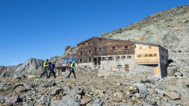 Similaunhütte (3.019 meter) in de Ötztaler Alpen, © Similaunhütte/Markus Pirpamer