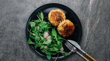 Stap 5: De Knödels met salade of bouillon serveren.