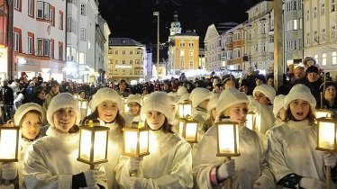 Engelengezichtjes: ongeveer 500 kinderen van scholen in Innsbruck nemen deel aan de Christkindleinzug, © Stadt Innsbruck / Robert Parigger