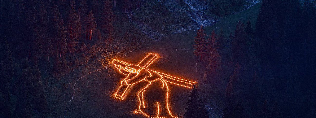 Door het team van Herz-Jesu-Feuern worden ware kunstwerken op de bergweide in het Tannheimertal getoverd, © TVB Tannheimer Tal